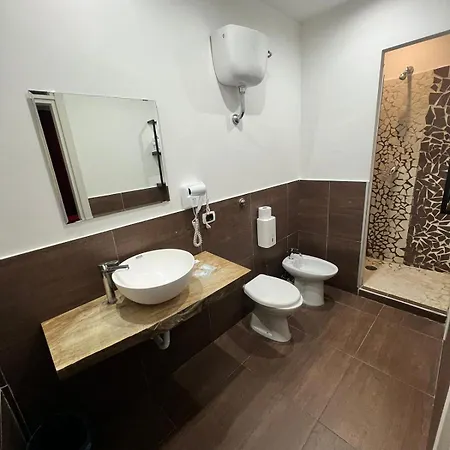 Iris Hotel Varcaturo