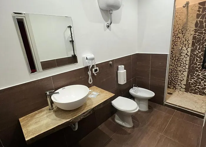 Iris Hotel Varcaturo