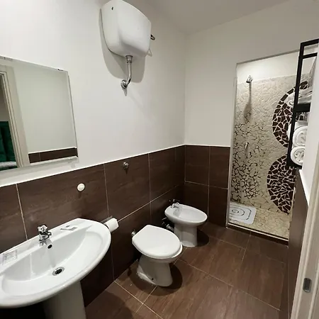 Iris Hotel 3*