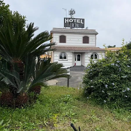 Iris Hotel 3*