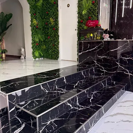 Iris Hotel 3*